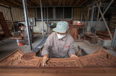 從下崗職工到宜昌非遺木雕傳承人 以花為媒，雕琢人生新篇章